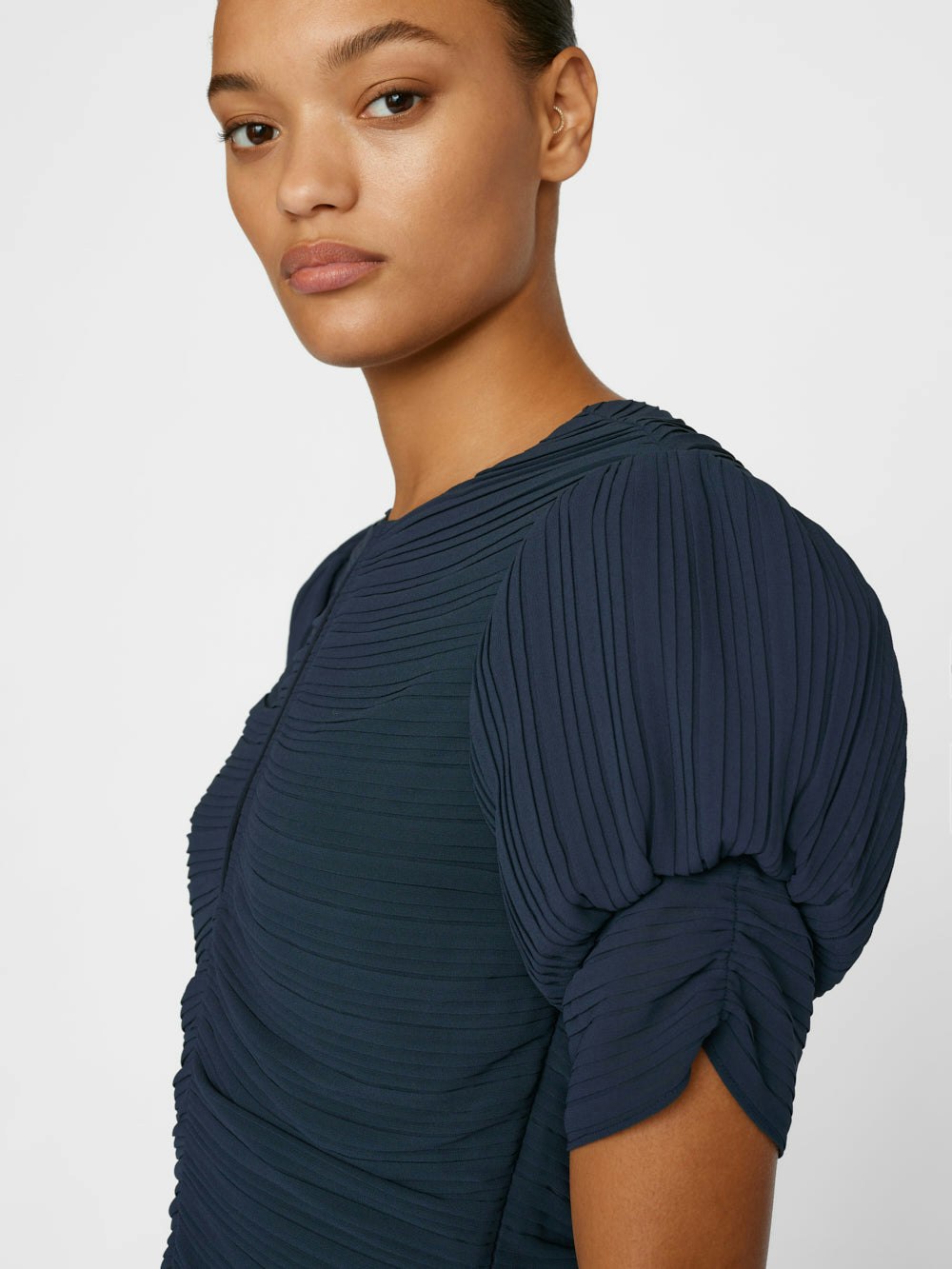 shirt sleeve detail alt:size